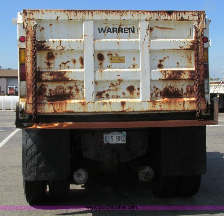 image for item J3632 2001 International 4900 dump truck
