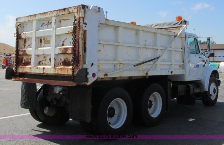 image for item J3632 2001 International 4900 dump truck