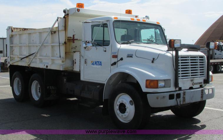 image for item J3632 2001 International 4900 dump truck