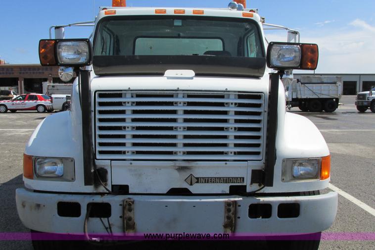 image for item J3632 2001 International 4900 dump truck