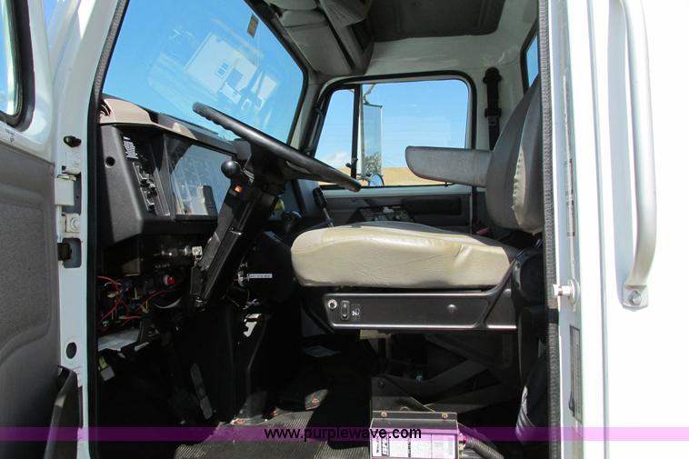 image for item J3632 2001 International 4900 dump truck