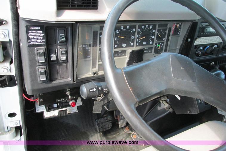 image for item J3632 2001 International 4900 dump truck