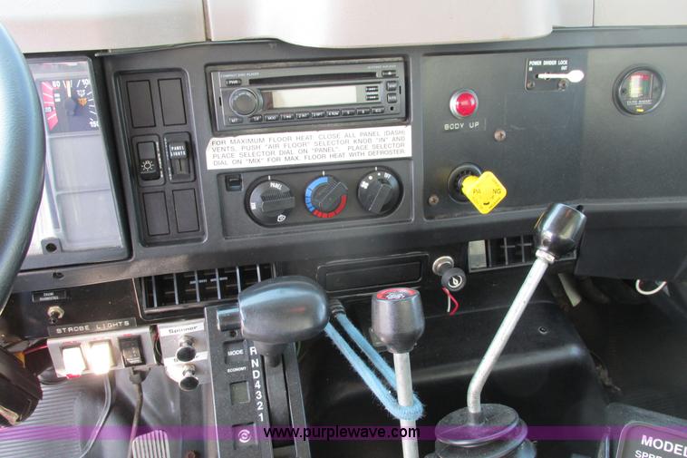 image for item J3632 2001 International 4900 dump truck