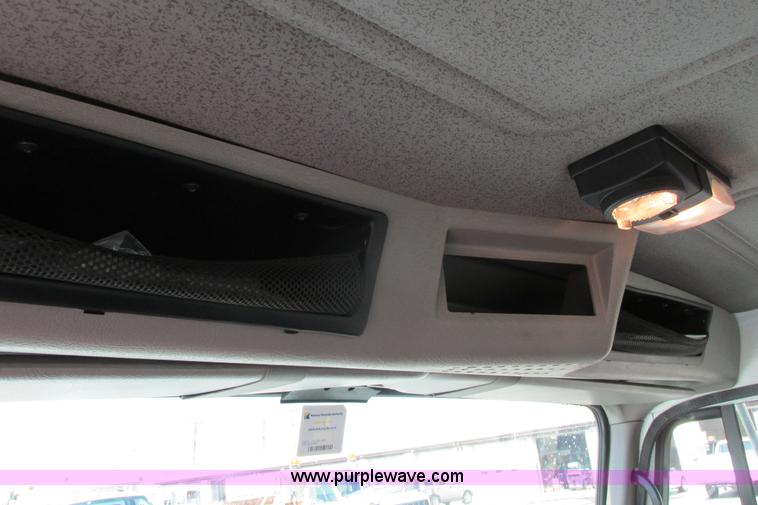 image for item J3632 2001 International 4900 dump truck