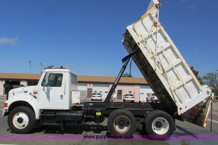image for item J3632 2001 International 4900 dump truck