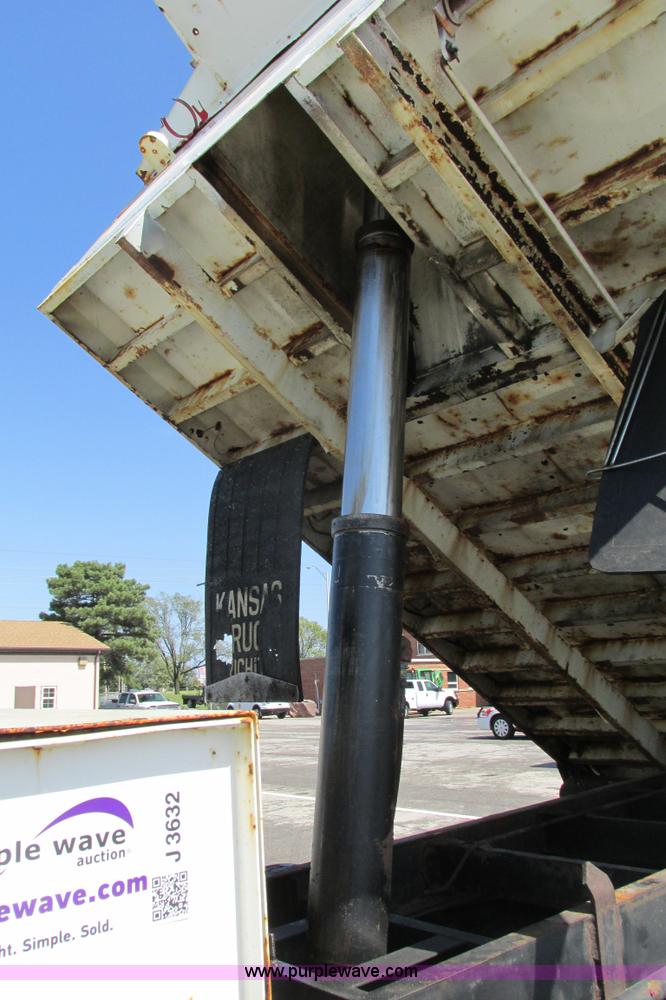 image for item J3632 2001 International 4900 dump truck