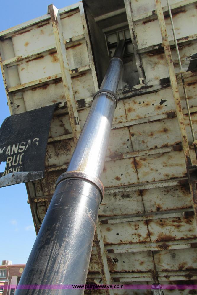 image for item J3632 2001 International 4900 dump truck