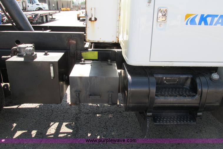 image for item J3632 2001 International 4900 dump truck