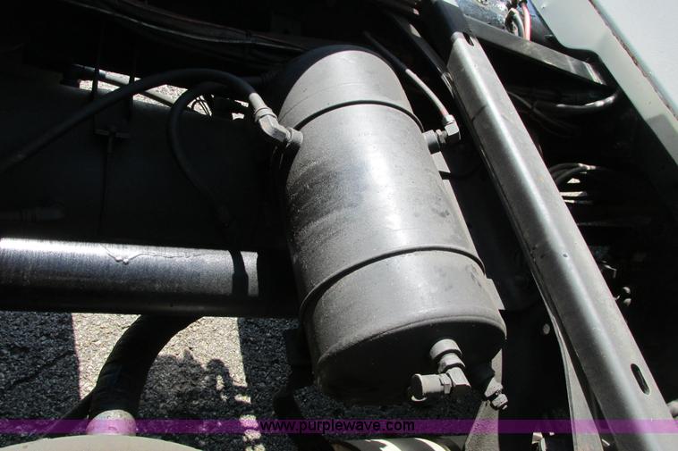 image for item J3632 2001 International 4900 dump truck