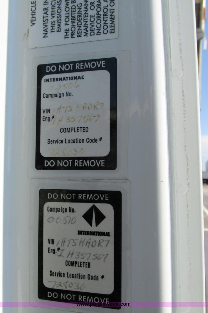 image for item J3632 2001 International 4900 dump truck