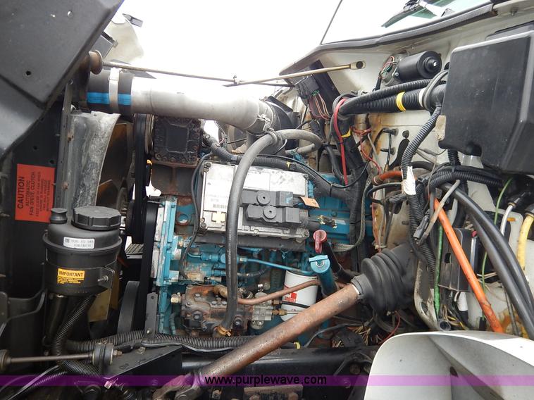 image for item J3632 2001 International 4900 dump truck