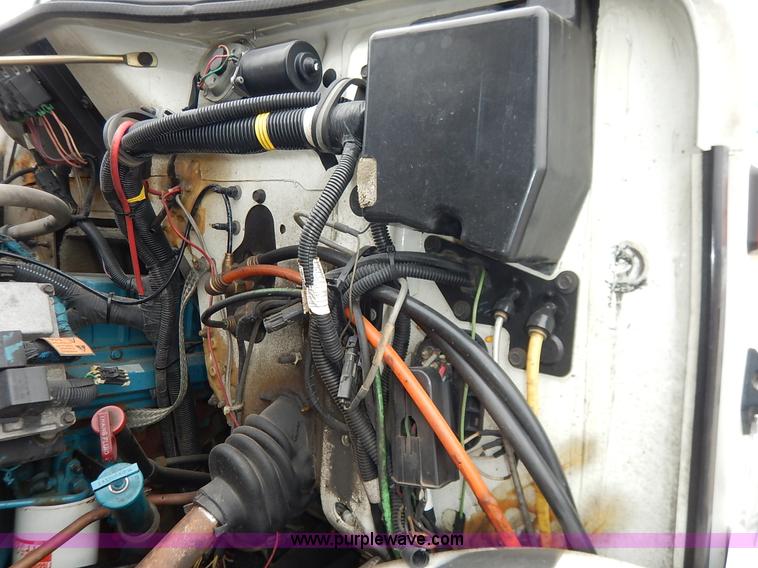 image for item J3632 2001 International 4900 dump truck