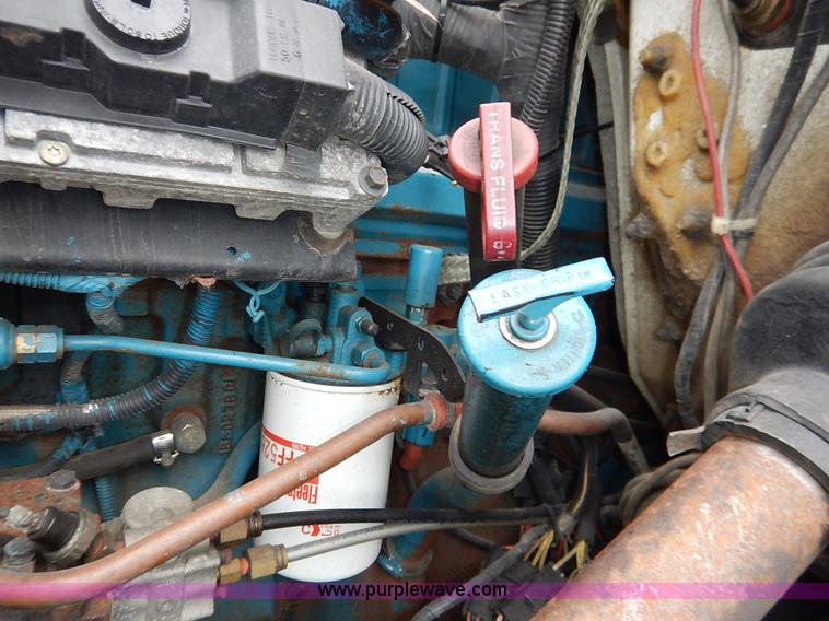 image for item J3632 2001 International 4900 dump truck