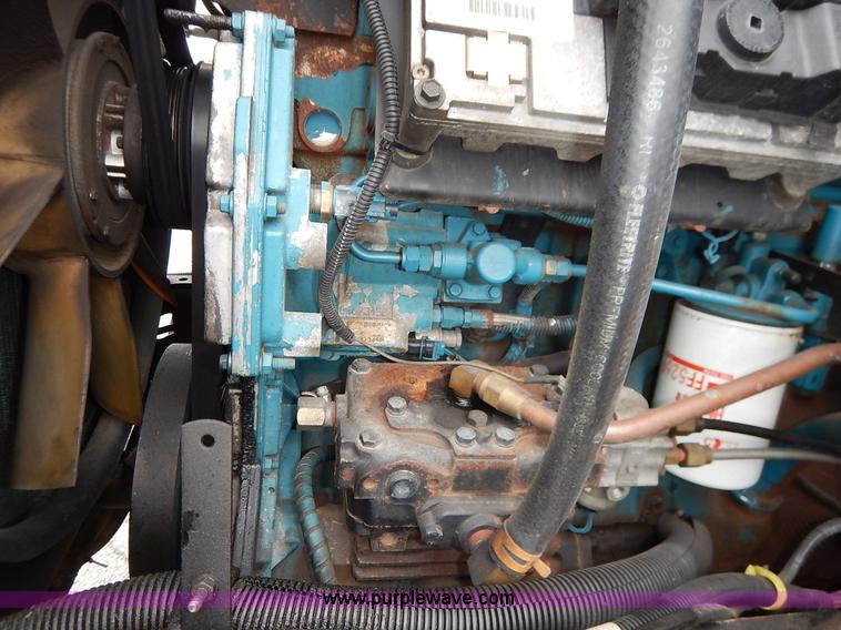 image for item J3632 2001 International 4900 dump truck