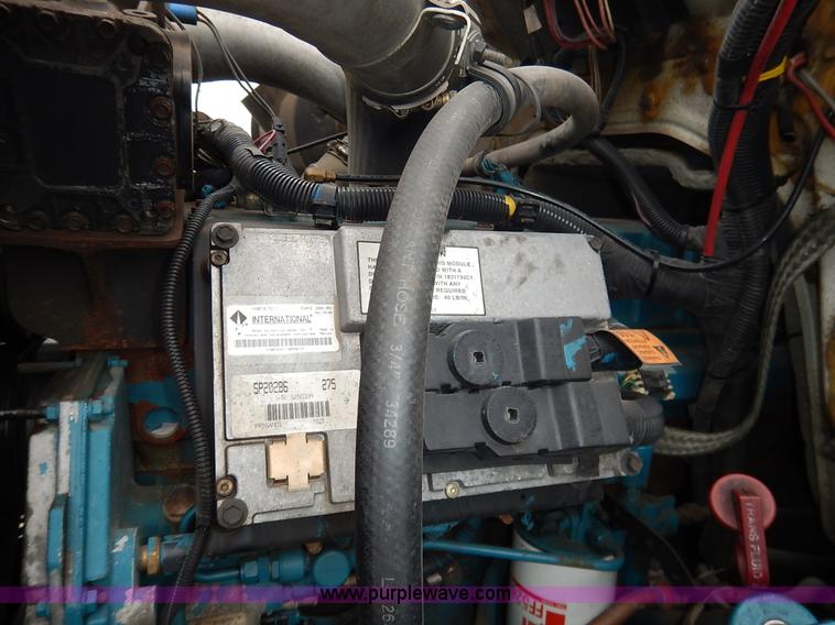 image for item J3632 2001 International 4900 dump truck