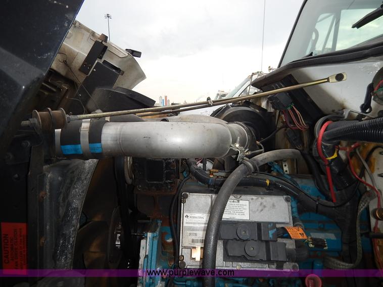 image for item J3632 2001 International 4900 dump truck