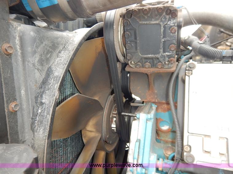 image for item J3632 2001 International 4900 dump truck