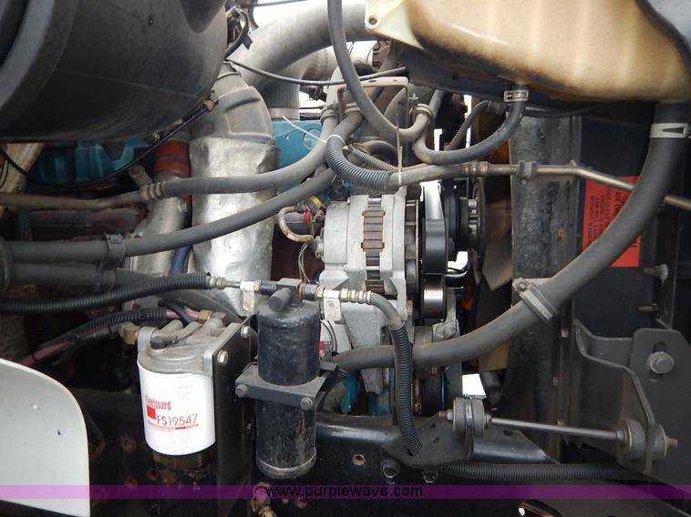 image for item J3632 2001 International 4900 dump truck