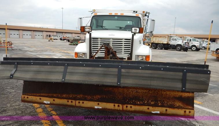 image for item J3634 2001 International 4900 dump truck