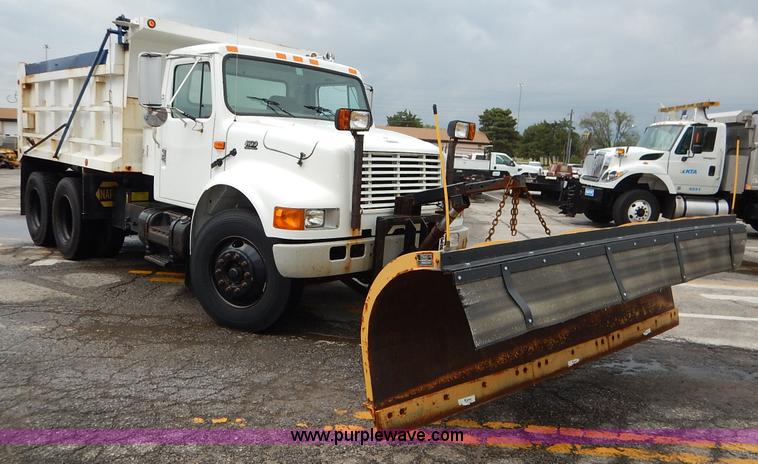 image for item J3634 2001 International 4900 dump truck