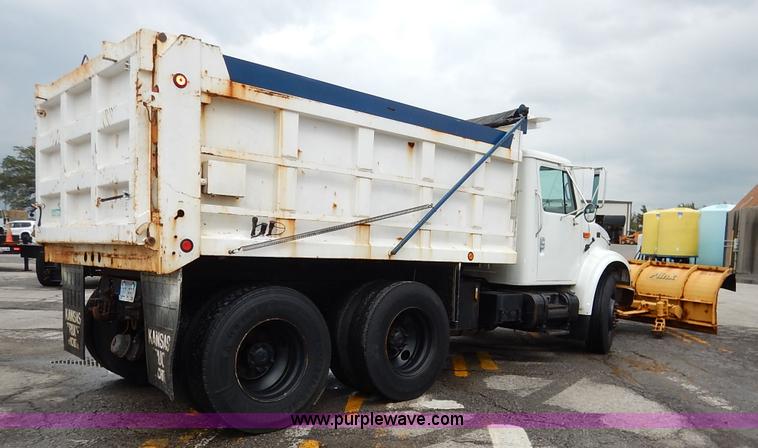 image for item J3634 2001 International 4900 dump truck