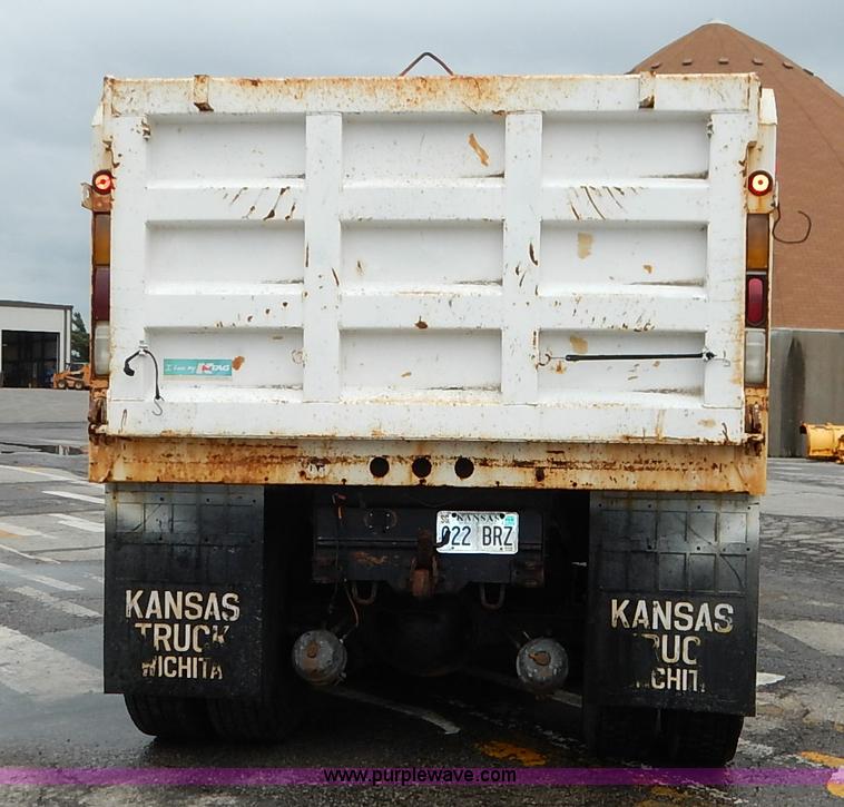 image for item J3634 2001 International 4900 dump truck