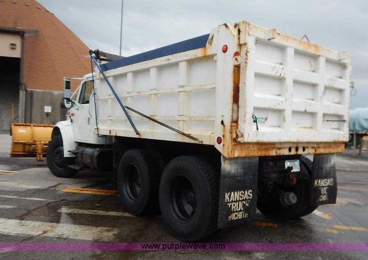 image for item J3634 2001 International 4900 dump truck