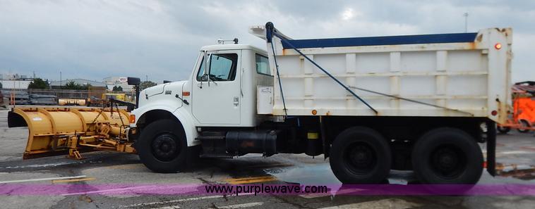 image for item J3634 2001 International 4900 dump truck
