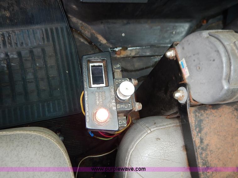 image for item J3634 2001 International 4900 dump truck