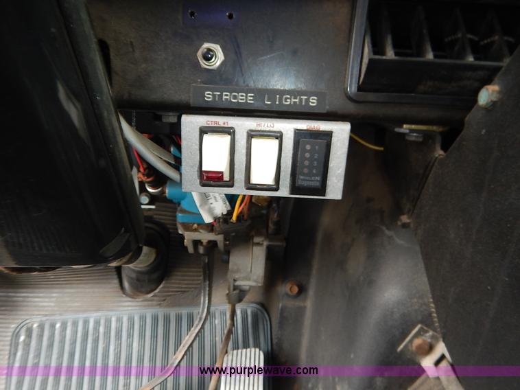 image for item J3634 2001 International 4900 dump truck