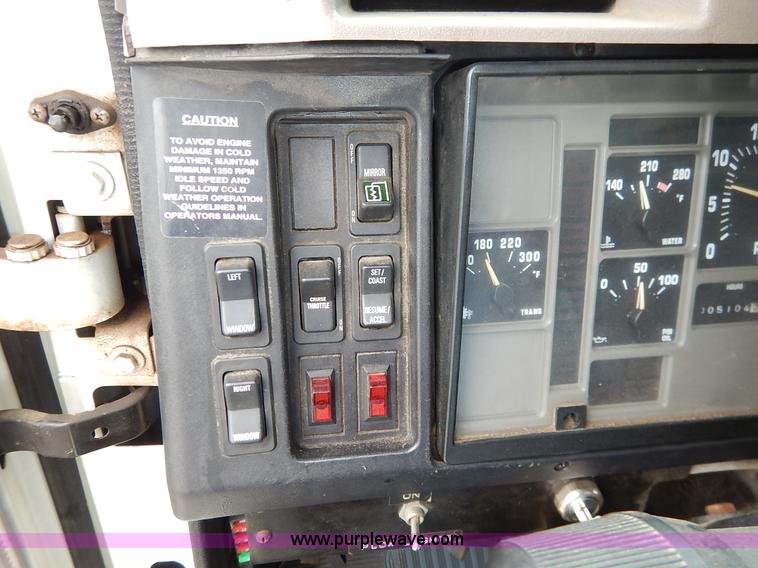 image for item J3634 2001 International 4900 dump truck