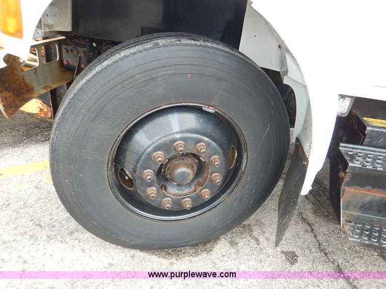 image for item J3634 2001 International 4900 dump truck