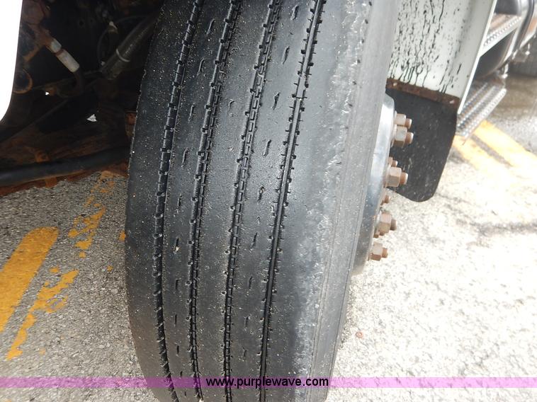 image for item J3634 2001 International 4900 dump truck