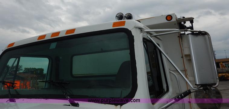 image for item J3634 2001 International 4900 dump truck