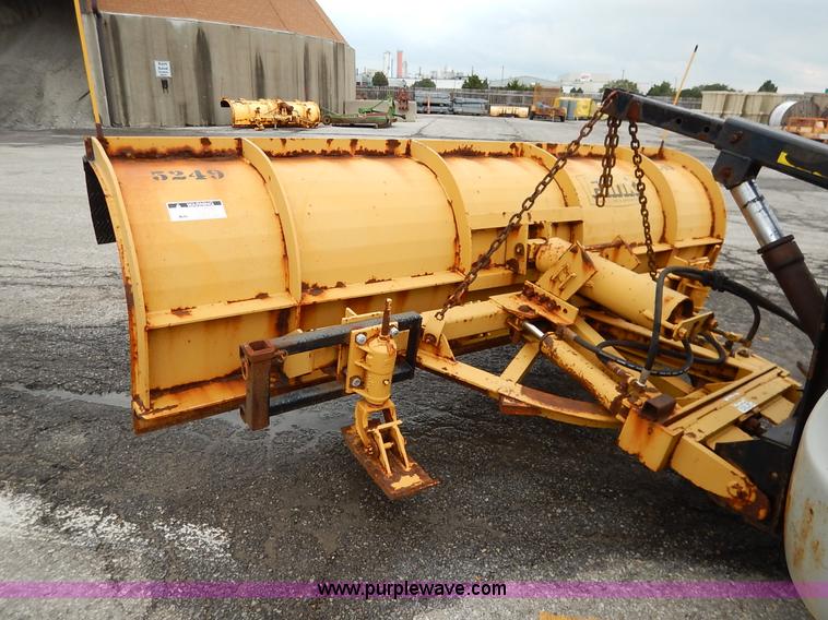 image for item J3634 2001 International 4900 dump truck