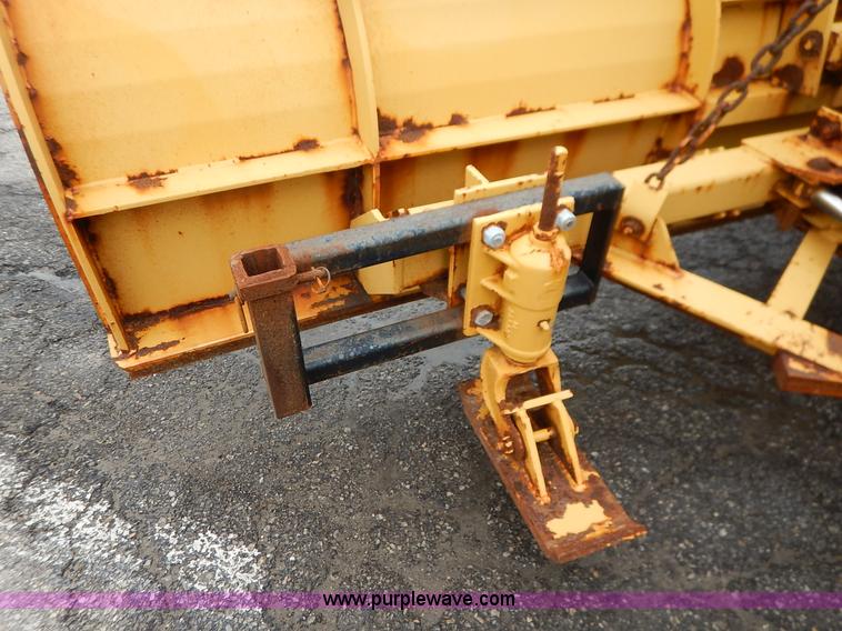 image for item J3634 2001 International 4900 dump truck