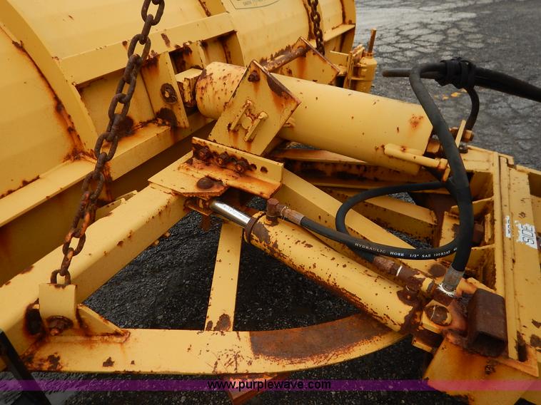 image for item J3634 2001 International 4900 dump truck