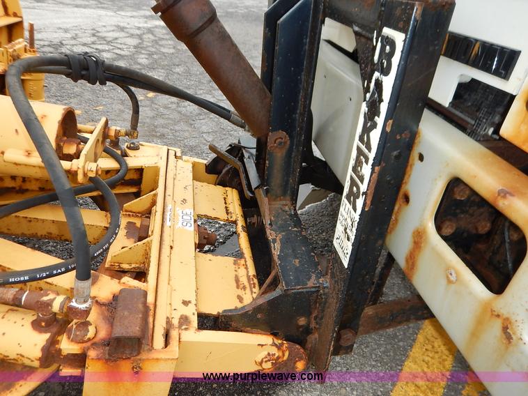 image for item J3634 2001 International 4900 dump truck