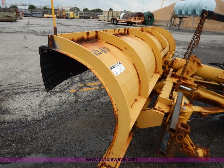 image for item J3634 2001 International 4900 dump truck