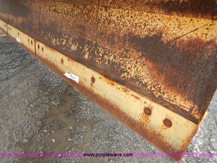 image for item J3634 2001 International 4900 dump truck