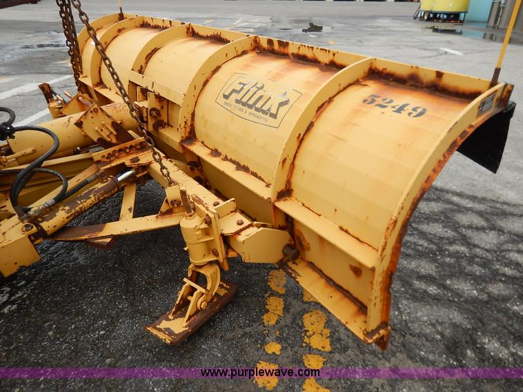 image for item J3634 2001 International 4900 dump truck