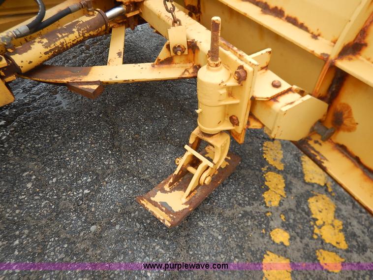 image for item J3634 2001 International 4900 dump truck