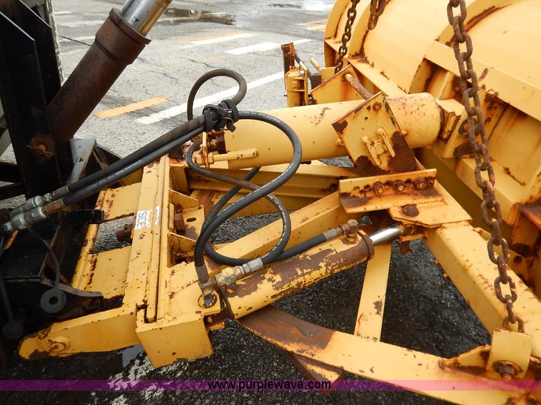 image for item J3634 2001 International 4900 dump truck