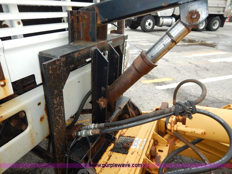 image for item J3634 2001 International 4900 dump truck