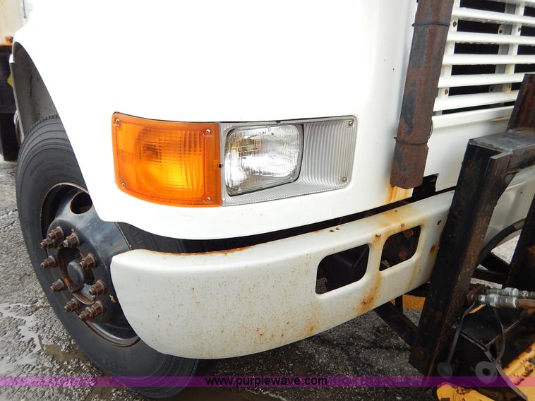 image for item J3634 2001 International 4900 dump truck