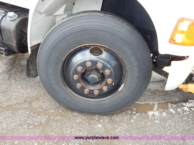 image for item J3634 2001 International 4900 dump truck