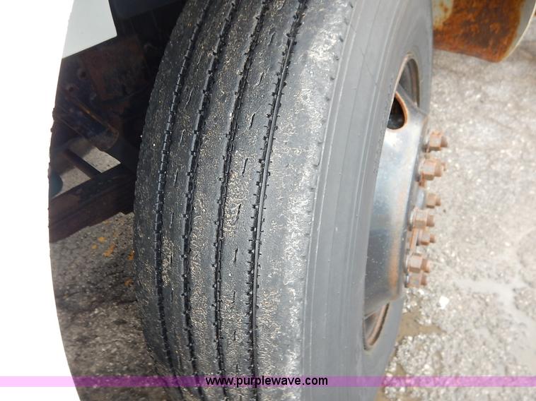 image for item J3634 2001 International 4900 dump truck