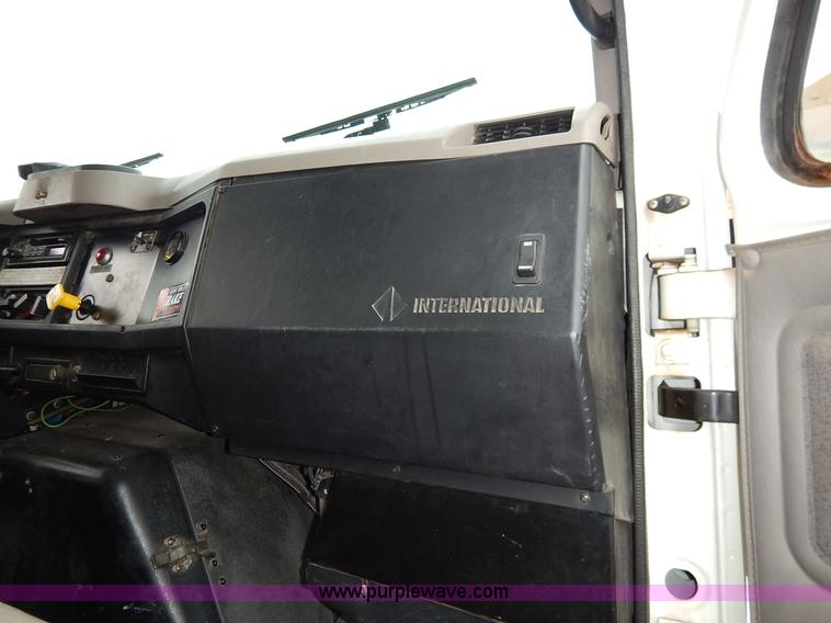 image for item J3634 2001 International 4900 dump truck