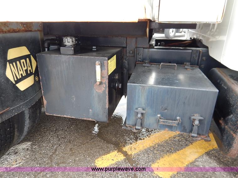 image for item J3634 2001 International 4900 dump truck