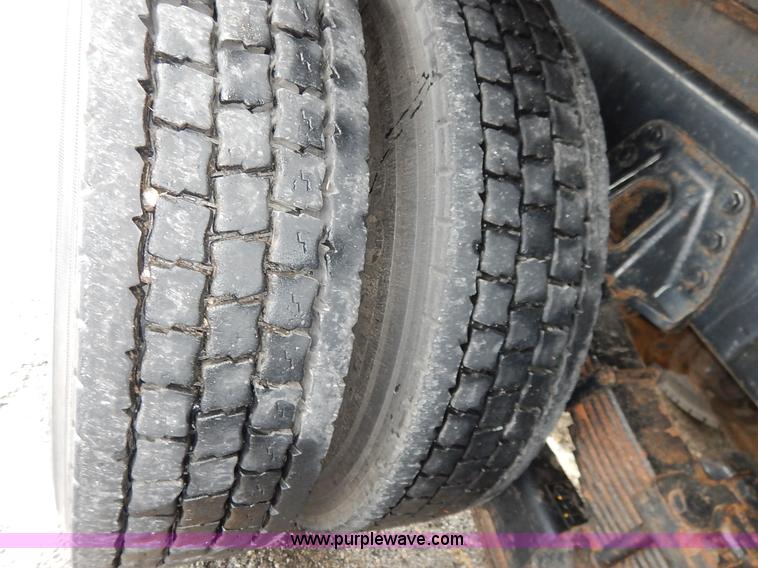 image for item J3634 2001 International 4900 dump truck